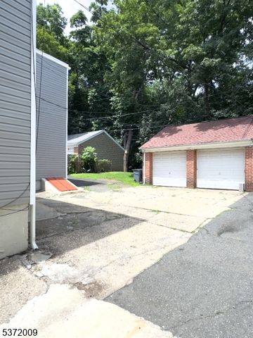 54 Lindsley Pl, East Orange City, NJ 07018