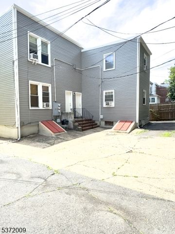 54 Lindsley Pl, East Orange City, NJ 07018