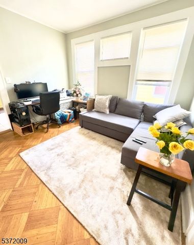 54 Lindsley Pl, East Orange City, NJ 07018