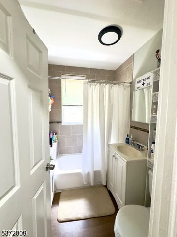 54 Lindsley Pl, East Orange City, NJ 07018