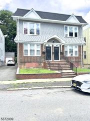 54 Lindsley Pl, East Orange City, NJ 07018