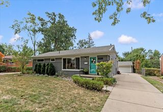 16943 Elizabeth Street, Beverly Hills Vllg, MI 48025