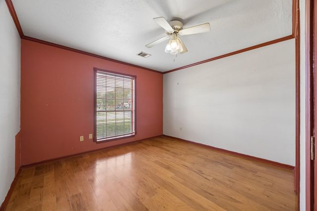 4802 Elm Street, Pearland, TX 77581