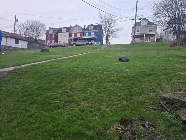 1029 Brownsville Rd, Carrick, PA 15210