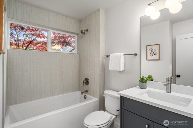 2509 N 42nd Street, Seattle, WA 98103
