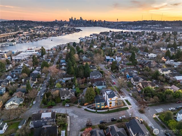 2509 N 42nd Street, Seattle, WA 98103