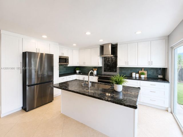 520 SW 167th Ter, Weston, FL 33326