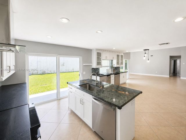 520 SW 167th Ter, Weston, FL 33326