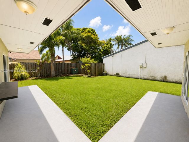 520 SW 167th Ter, Weston, FL 33326