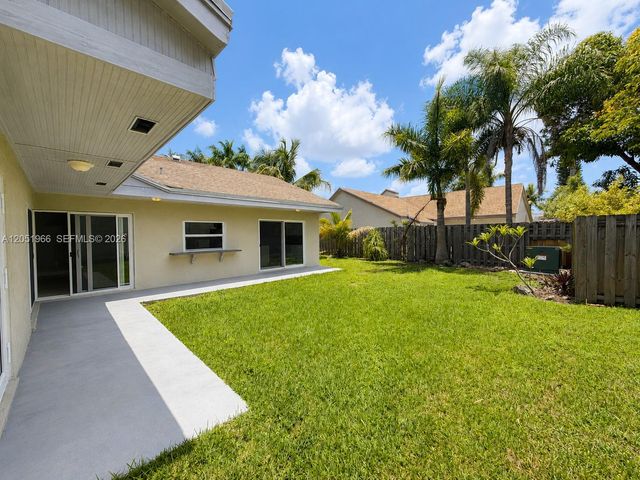 520 SW 167th Ter, Weston, FL 33326