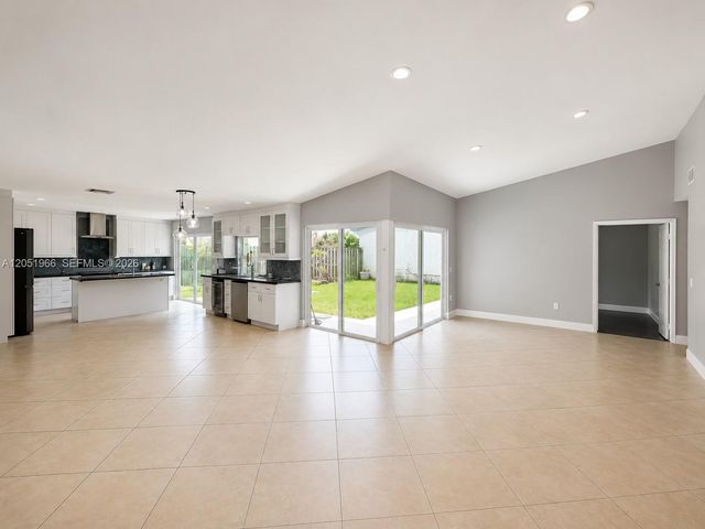 520 SW 167th Ter, Weston, FL 33326