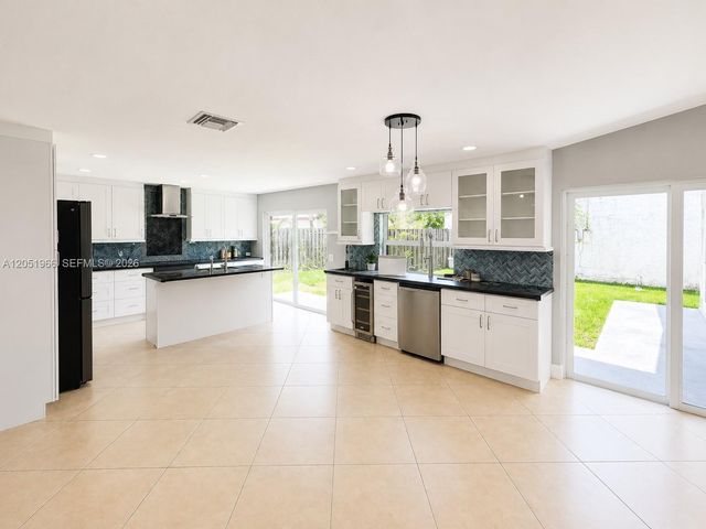 520 SW 167th Ter, Weston, FL 33326