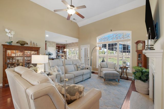 1113 Claire Ct, Gallatin, TN 37066