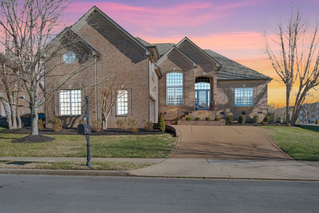 1113 Claire Ct, Gallatin, TN 37066