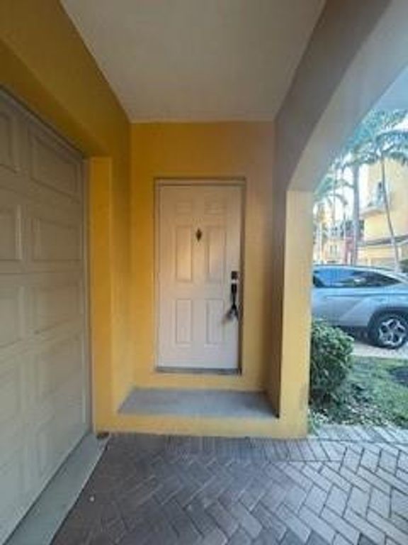 2337 Vintage Drive, Lighthouse Point, FL 33064