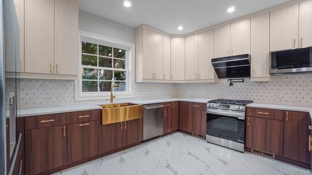 17 Hommell Street S, Valley Stream, NY 11580