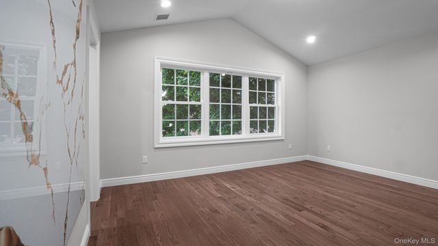 17 Hommell Street S, Valley Stream, NY 11580
