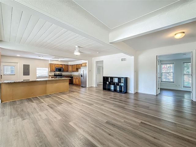 424 72ND STREET N, St Petersburg, FL 33710