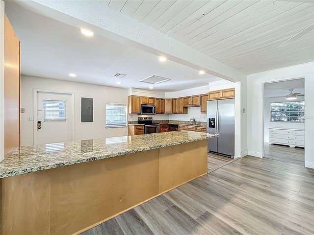 424 72ND STREET N, St Petersburg, FL 33710