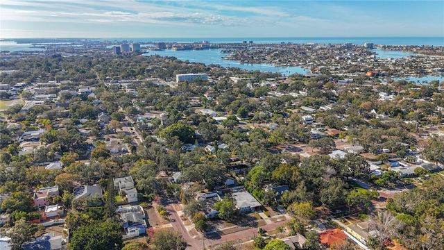 424 72ND STREET N, St Petersburg, FL 33710