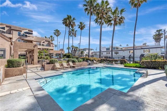 1200 Pacific Coast 426, Huntington Beach, CA 92648