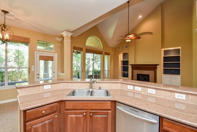10 Renoir Trail, The Woodlands, TX 77382