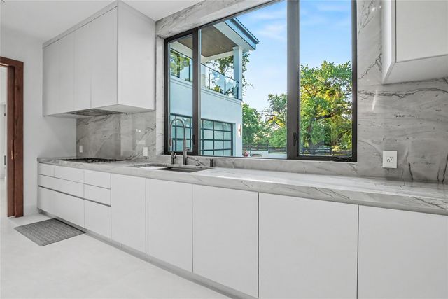 2706 N Carroll Avenue, Southlake, TX 76092