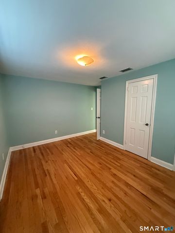 81 Park Avenue, Bloomfield, CT 06002