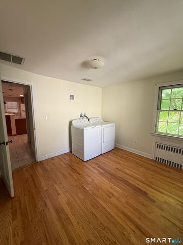 81 Park Avenue, Bloomfield, CT 06002