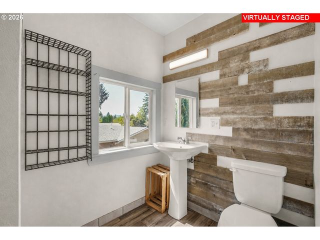 16816 Se STARK St, Portland, OR 97233