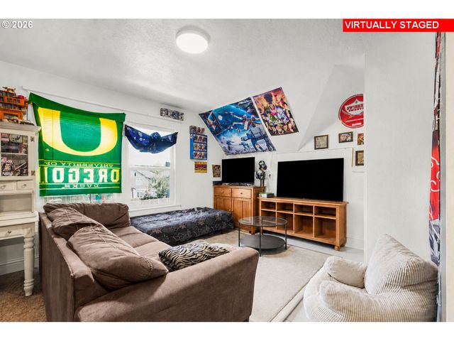 16816 Se STARK St, Portland, OR 97233