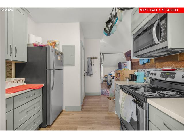 16816 Se STARK St, Portland, OR 97233