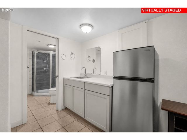 16816 Se STARK St, Portland, OR 97233