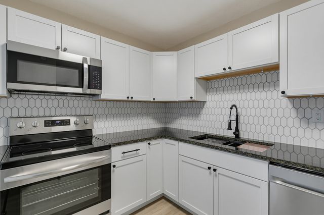 2704 Wood Dale Avenue, Davenport, IA 52804