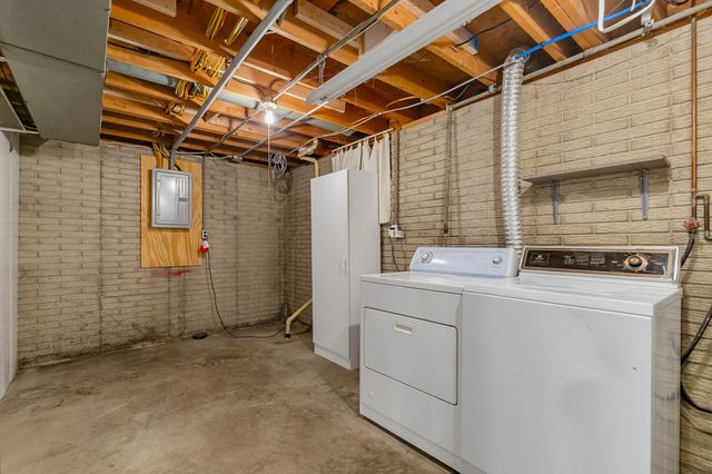 2704 Wood Dale Avenue, Davenport, IA 52804