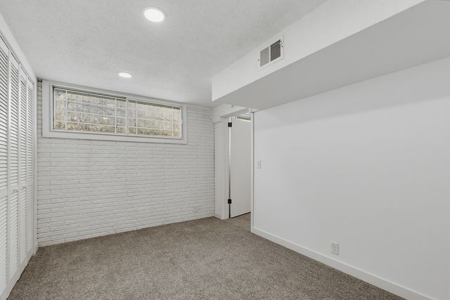 2704 Wood Dale Avenue, Davenport, IA 52804