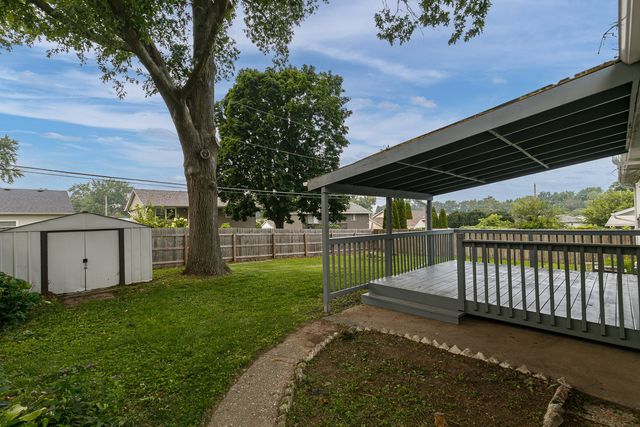 2704 Wood Dale Avenue, Davenport, IA 52804
