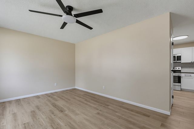 2704 Wood Dale Avenue, Davenport, IA 52804