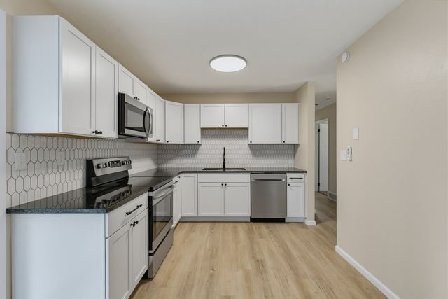 2704 Wood Dale Avenue, Davenport, IA 52804