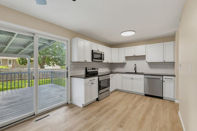 2704 Wood Dale Avenue, Davenport, IA 52804