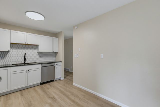 2704 Wood Dale Avenue, Davenport, IA 52804