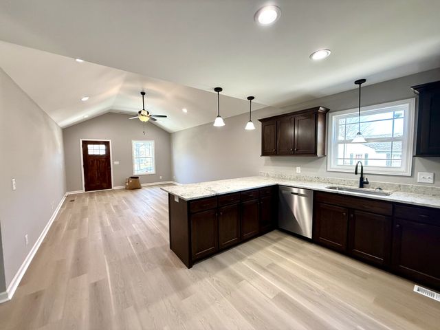 1301 Walker St, Shelbyville, TN 37160