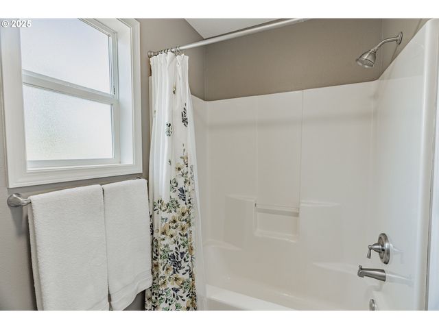 20194 CANYON RIDGE Dr, Oregon City, OR 97045
