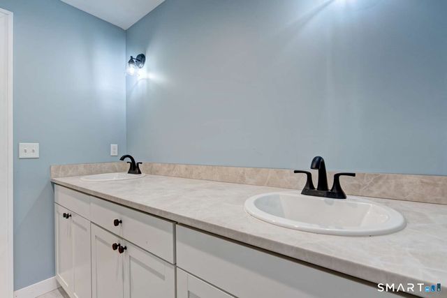 70 Apple Hill, Wethersfield, CT 06109