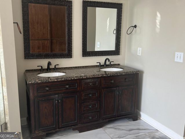 5455 Woodrun Lane, Alpharetta, GA 30005