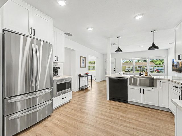 3029 PINE TREE AVENUE, Largo, FL 33771