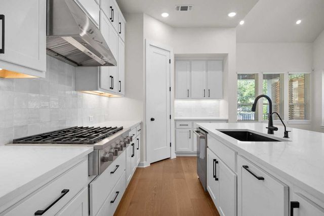 116 Three Oaks LN, Georgetown, TX 78628