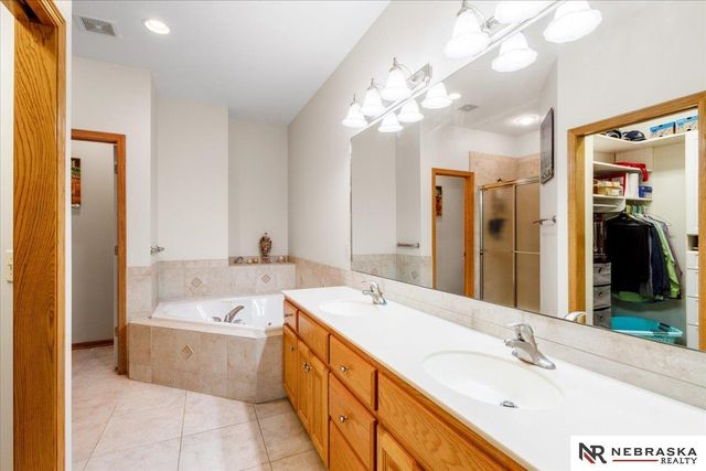 4860 Gleneagle Court, Lincoln, NE 68526
