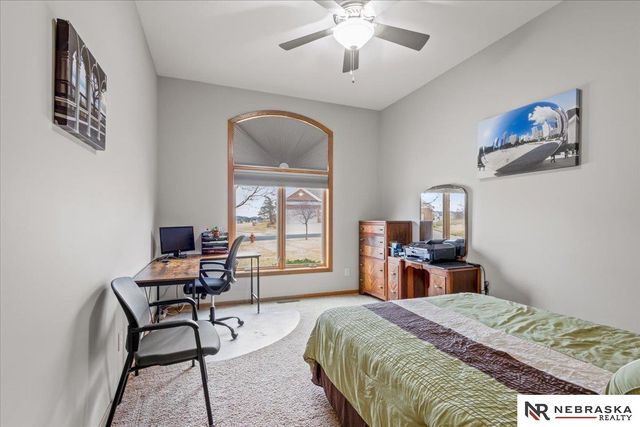 4860 Gleneagle Court, Lincoln, NE 68526