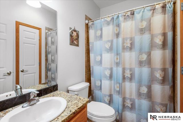 4860 Gleneagle Court, Lincoln, NE 68526